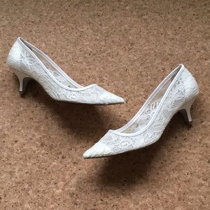 lois lace evening pumps